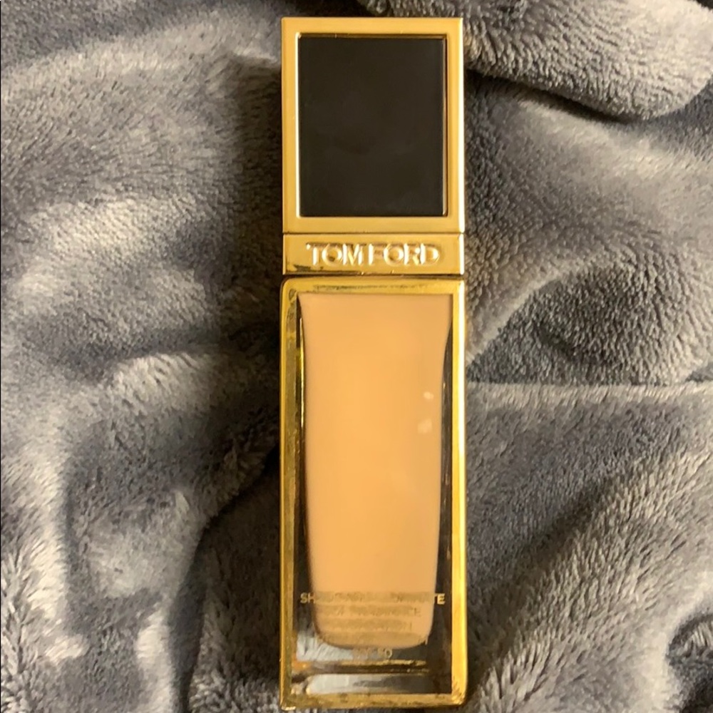 Tom ford shade and illuminate foundation